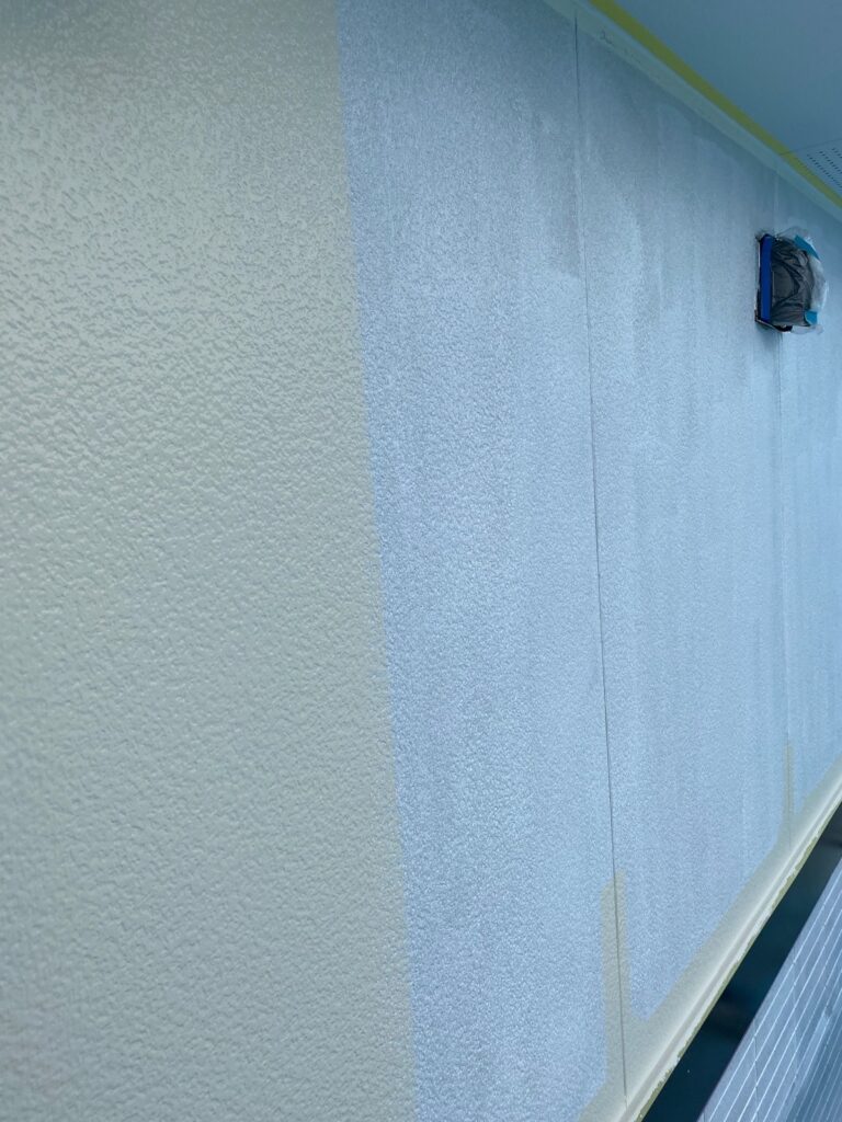 外壁中塗り（上側）