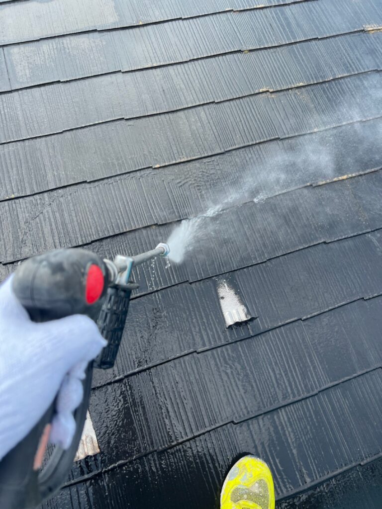 テ屋根洗浄<br />
（表面のコケやカビをしっかり落としました。）