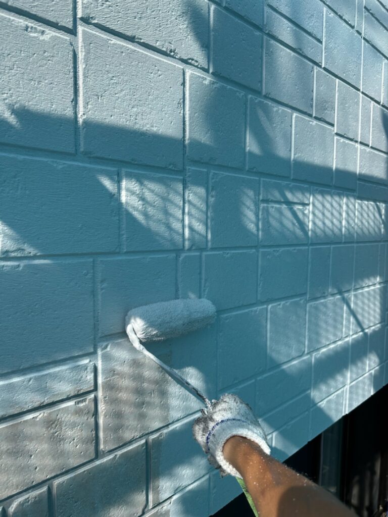 外壁中塗り（N85）