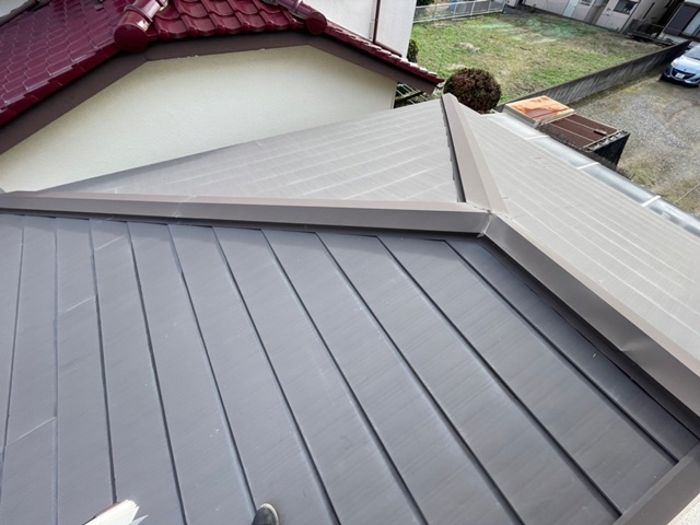 40坪住宅で屋根塗装にかかる費用相場｜安くするコツや注意点を解説