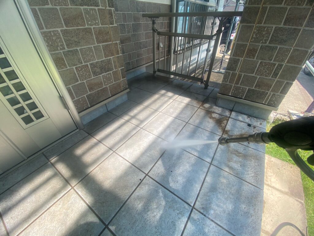 玄関タイル洗浄<br />
