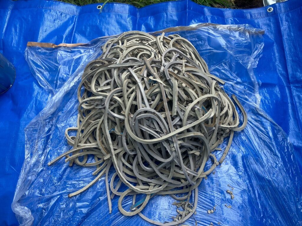 既存のコーキング撤去後<br />
