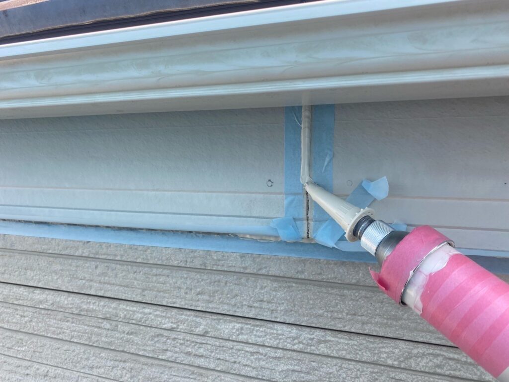 繋ぎ目：コーキング打ち込み