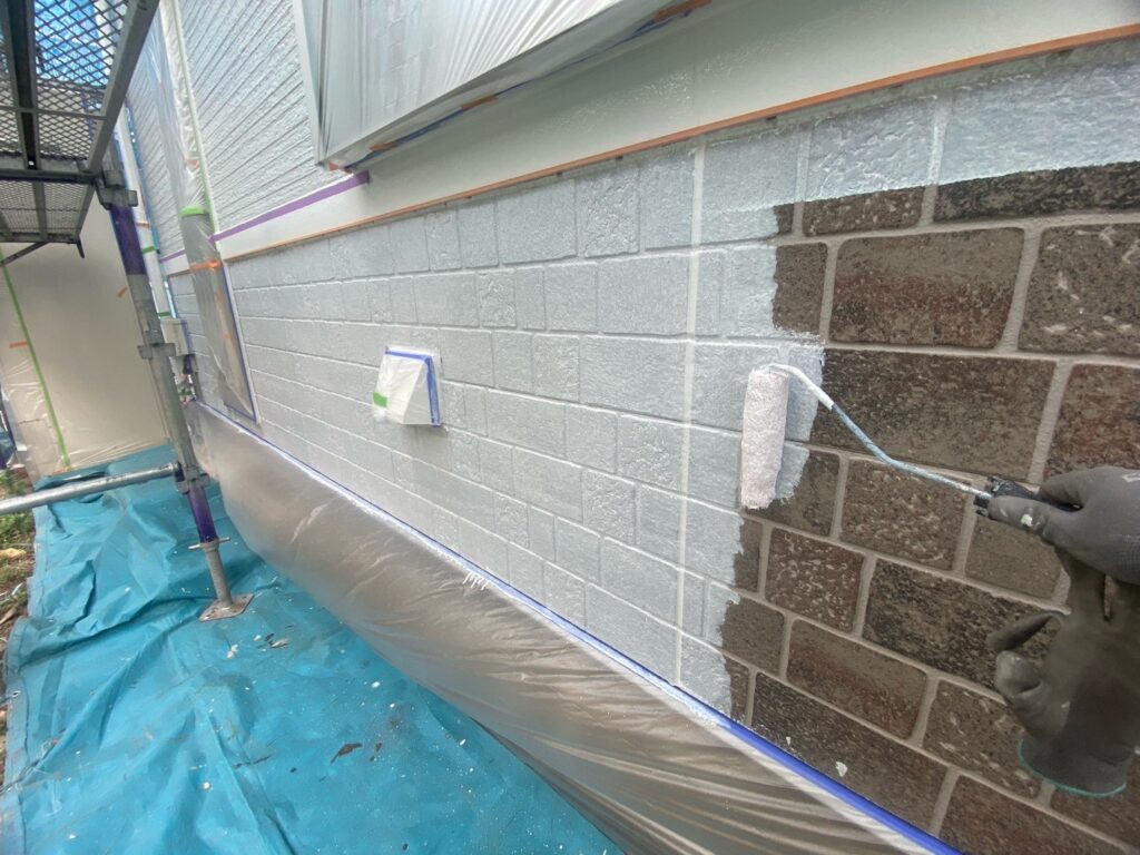 外壁下塗り（白色）<br />
