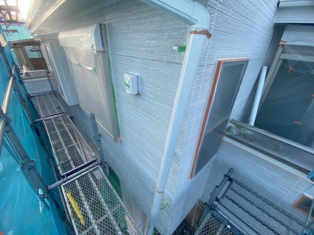 外壁下塗り（白色）<br />
※完了<br />
