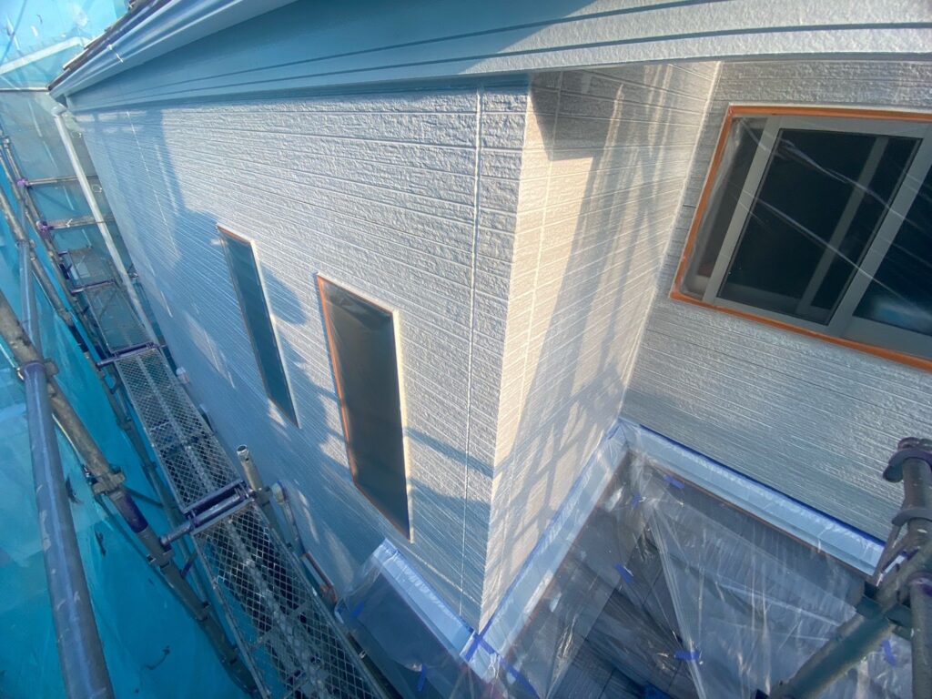 外壁下塗り（白色）<br />
※完了