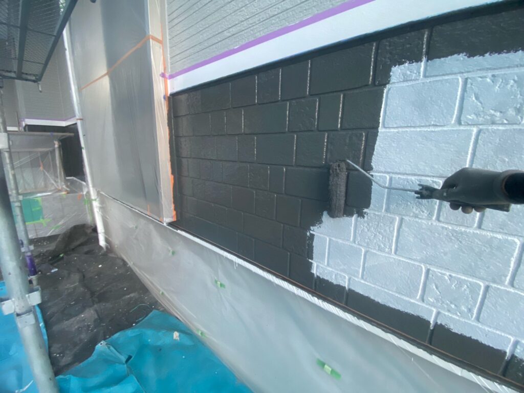 1階外壁中塗り<br />
（19-30A、ウィザードコッパー色）