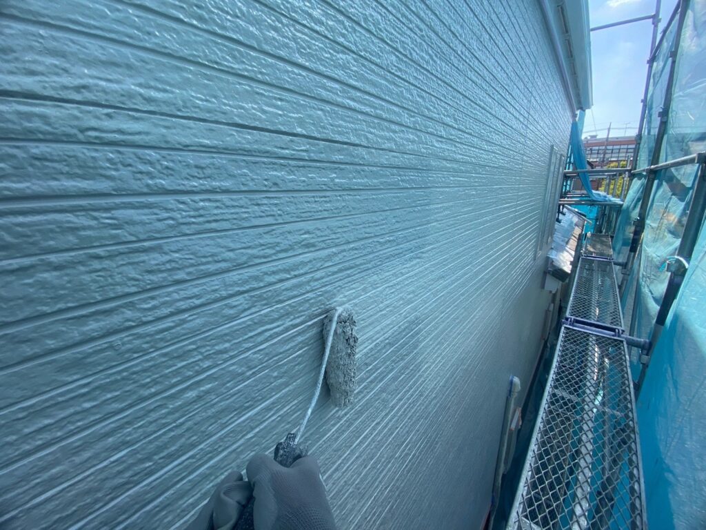 2階外壁上塗り　<br />
（25‐65A、バーチグレー色）