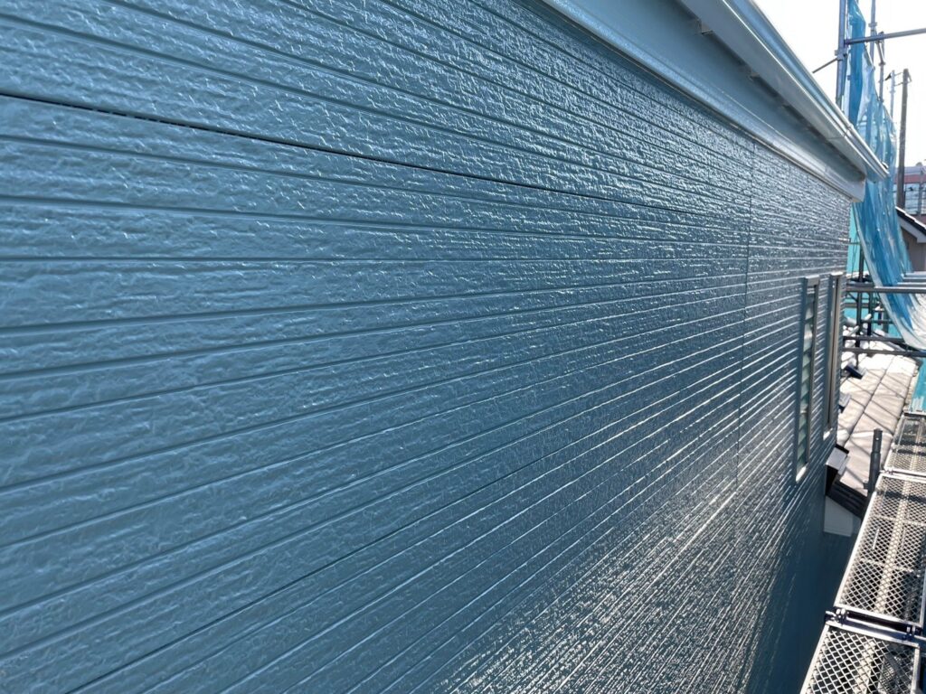 2階外壁上塗り（完了<br />
（25‐65A、バーチグレー色）