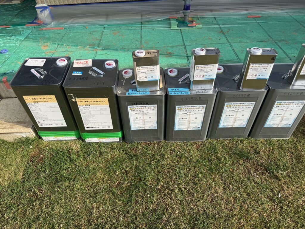 使用材料<br />
→外壁下塗り（水性2液難付着シーラー）<br />
外壁上塗り（水性2液最上級無機塗料）