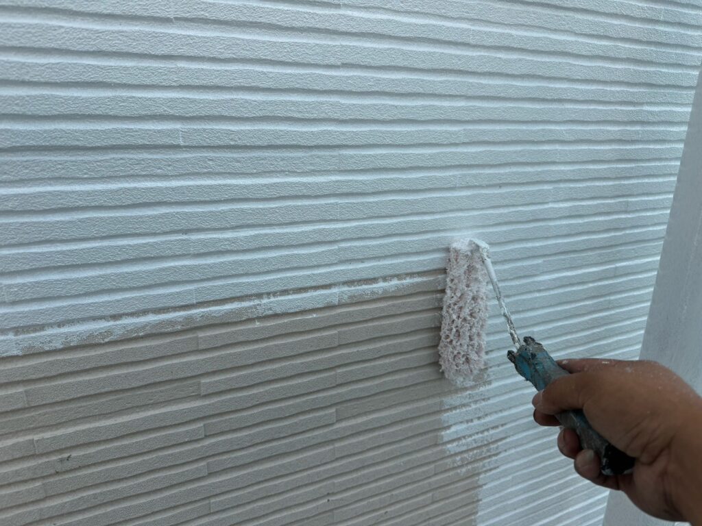 外壁下塗り（白色）<br />
