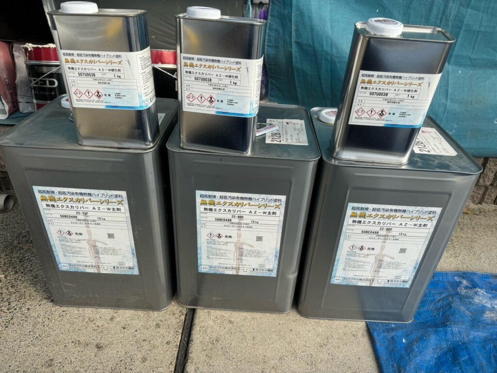 使用材料<br />
→外壁上塗り材料<br />
（超低汚染、水性2液無機塗料）