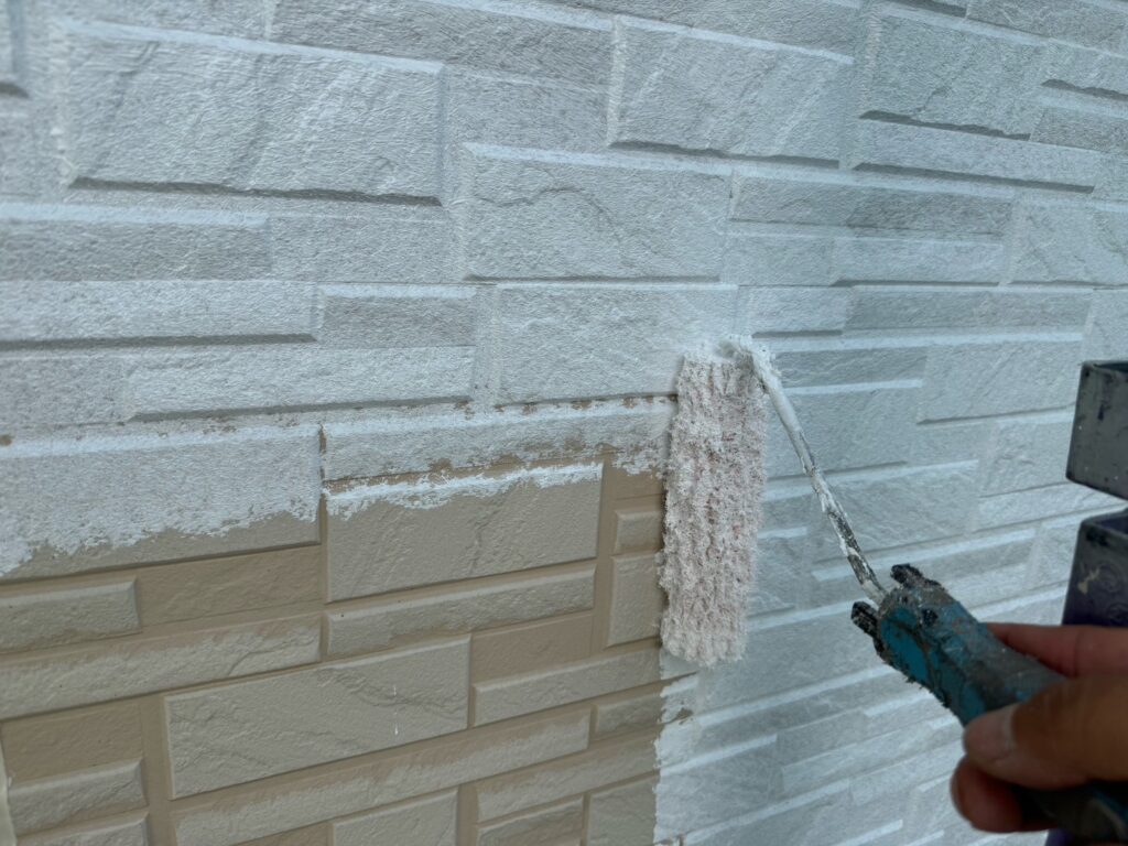 外壁下塗り（白色）<br />
