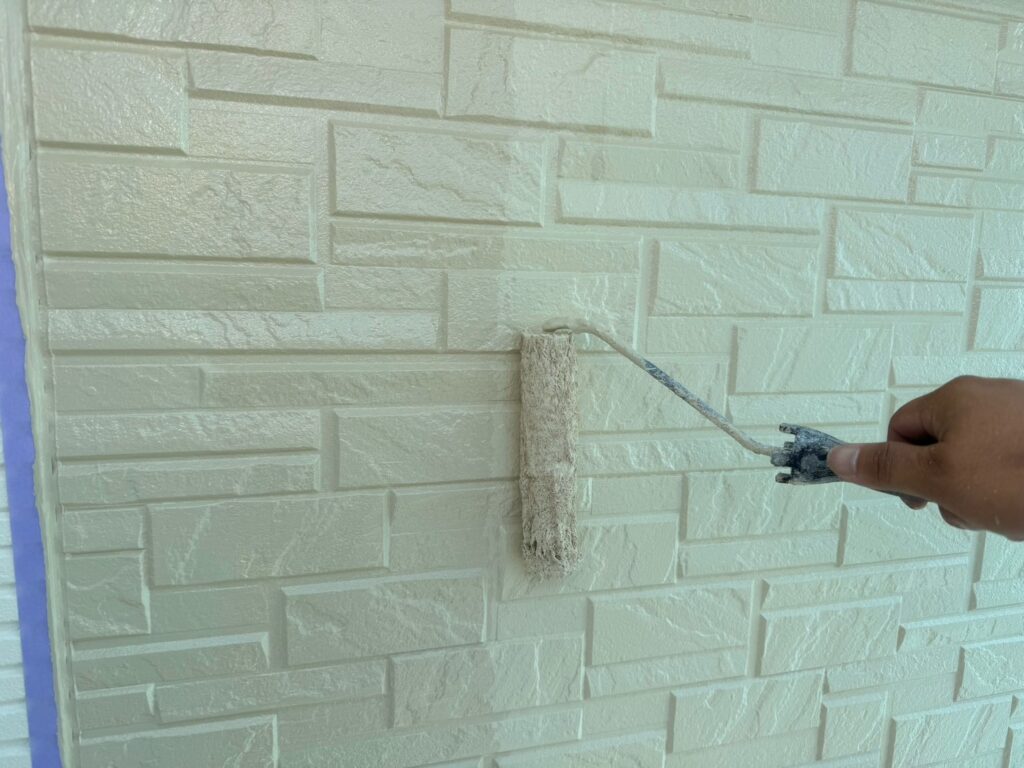 既存レンガ部：外壁上塗り<br />
（22‐75F、ライトラテ色）