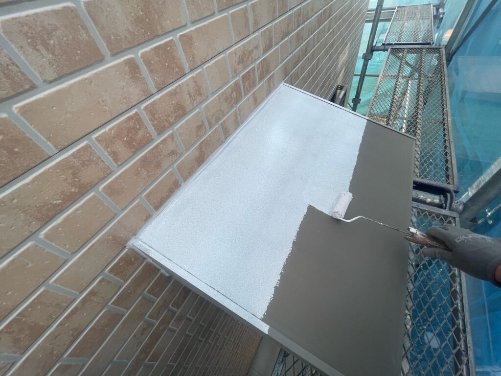 勝手口ひさし下塗り（さび止め）