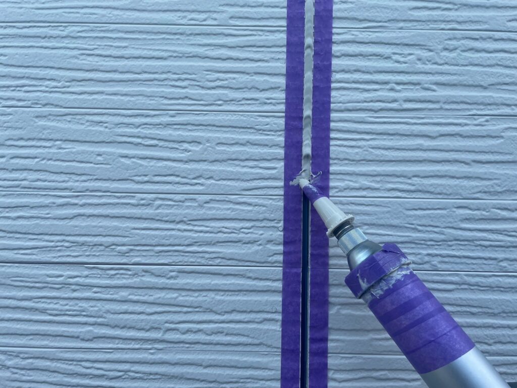 目地：コーキング打ち込み