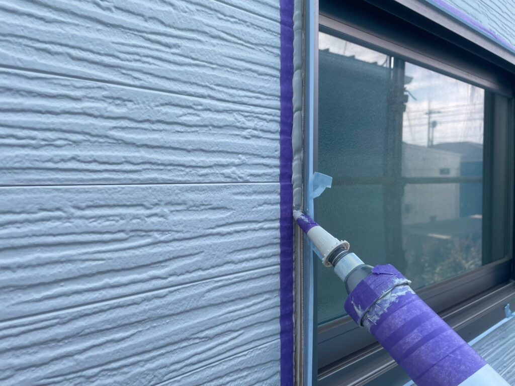 サッシ廻り：コーキング打ち込み