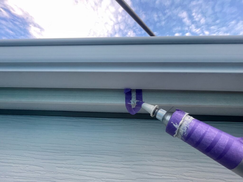 破風板・鼻隠し繋ぎ目：コーキング打ち込み