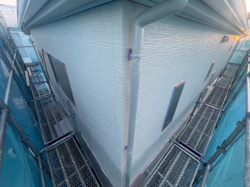 2階部：外壁下塗り（白色）<br />
※完了<br />
