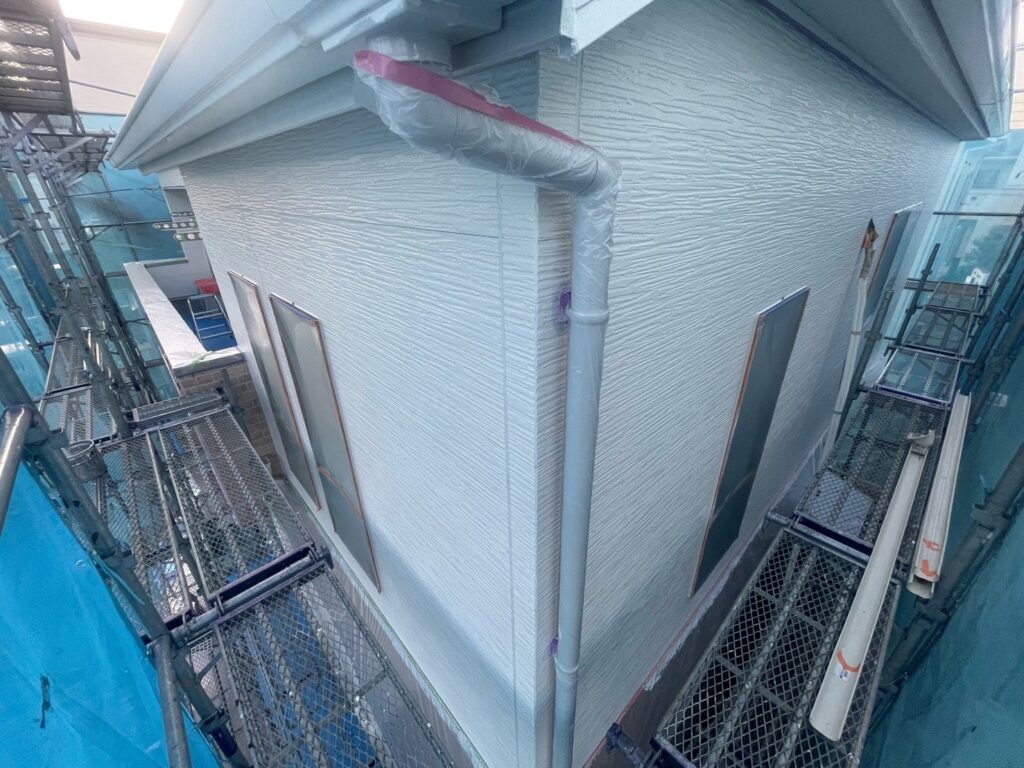 2階部：外壁下塗り（白色）<br />
※完了