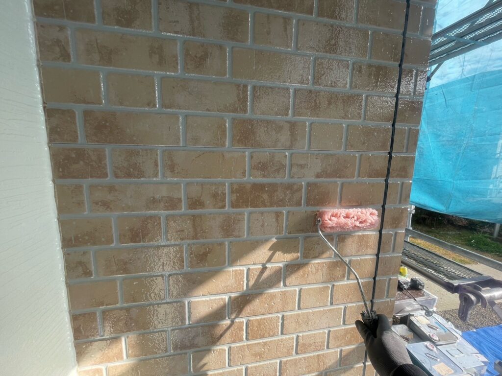 1階部：クリヤー塗装上塗り