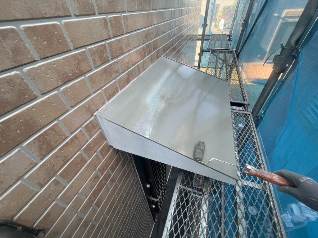 勝手口ひさし中塗り