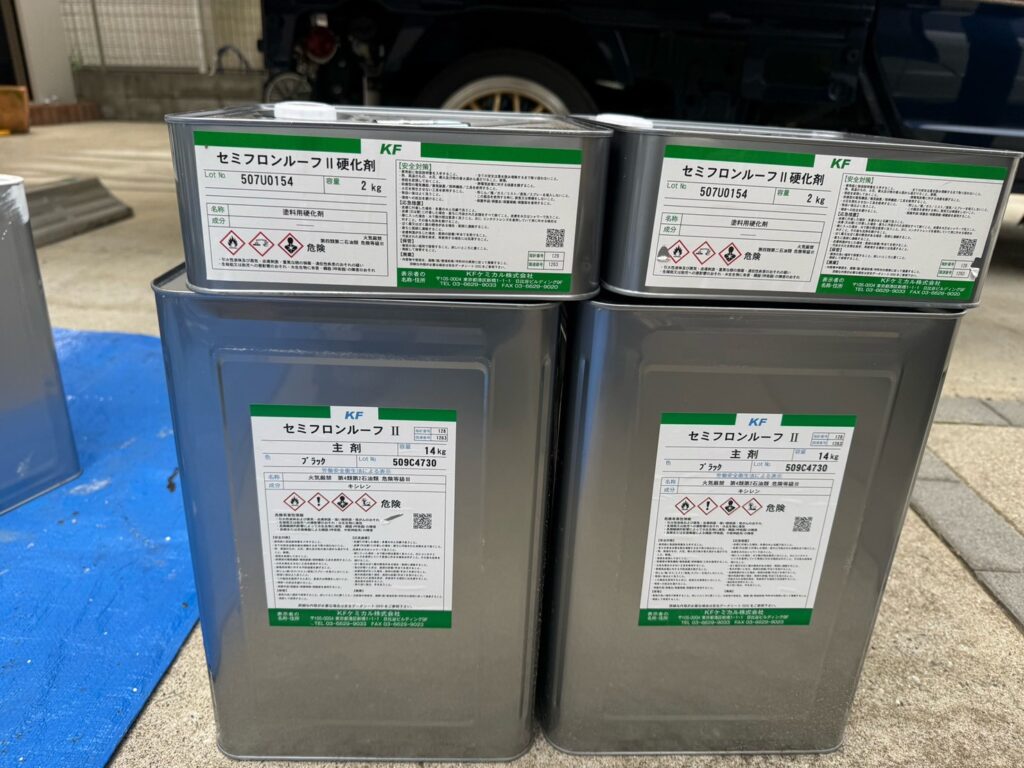 使用材料<br />
→屋根上塗り材料<br />
（油性2液４Fフッ素塗料）