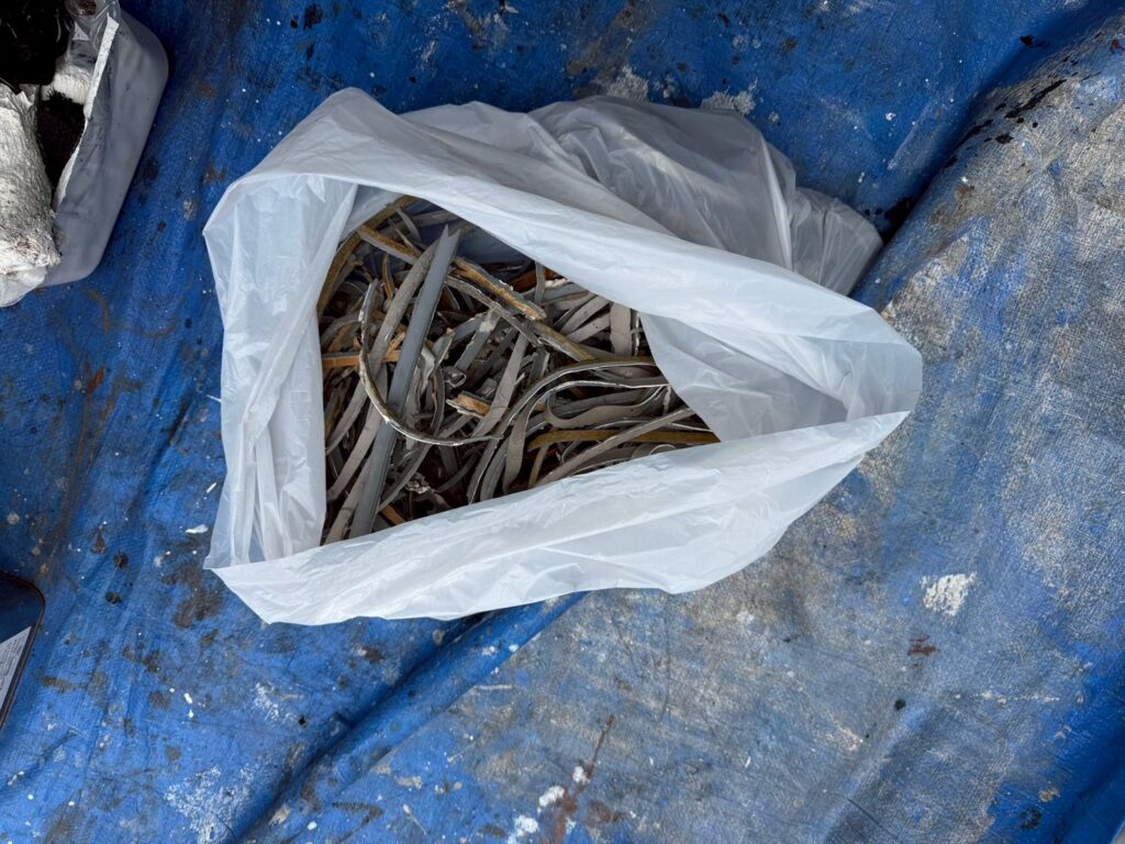 既存のコーキング撤去後<br />
