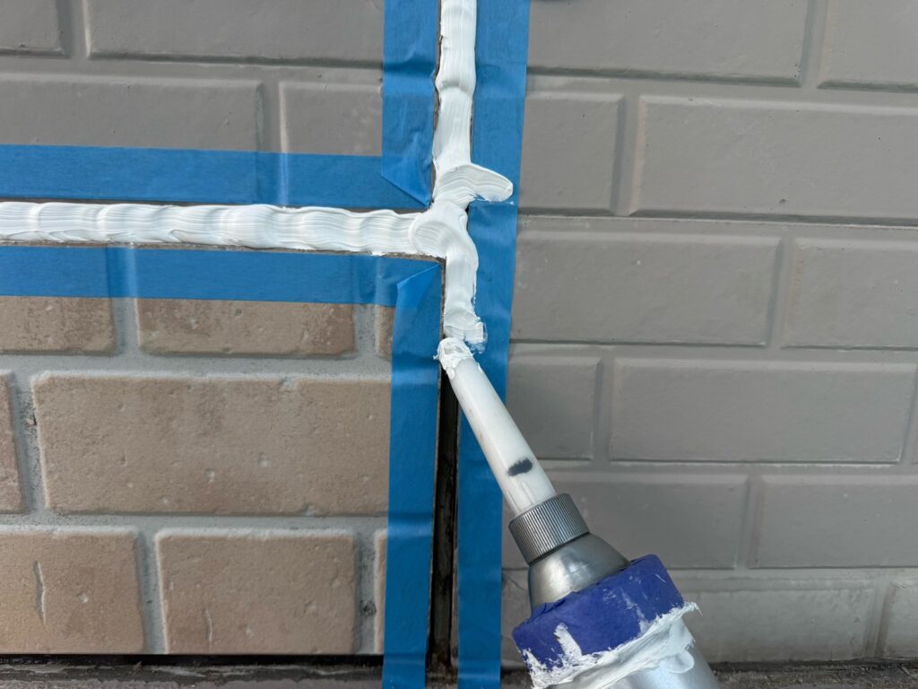 目地：コーキング打ち込み