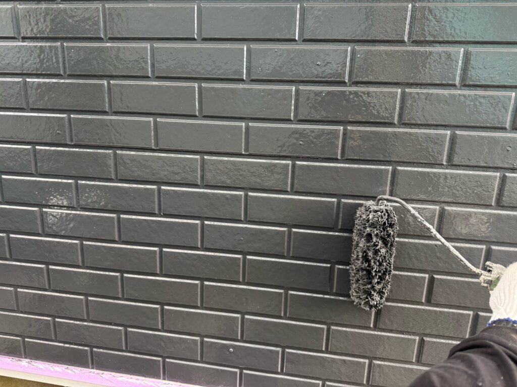 ２階：外壁上塗り<br />
（N-35、スレートグレー色）