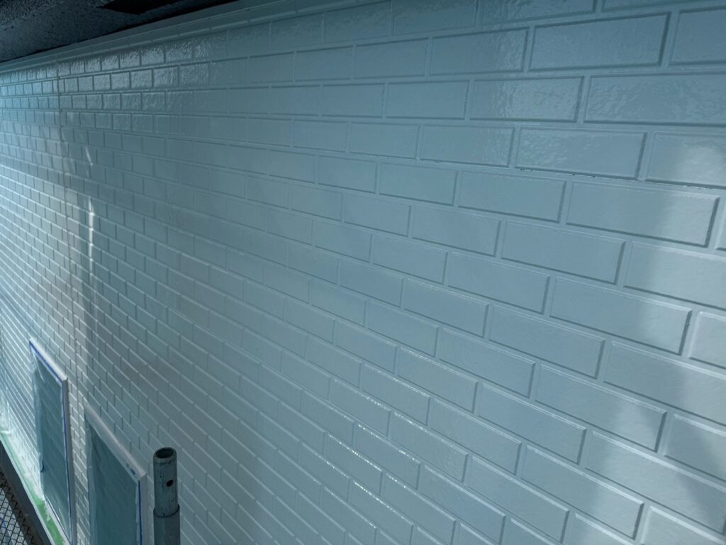 2階：外壁中塗り（完了）<br />
（N-90、シルキーホワイト色）