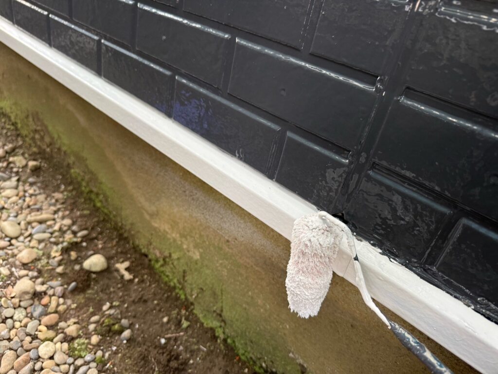 水きり上塗り<br />
（計3回塗り、完了）