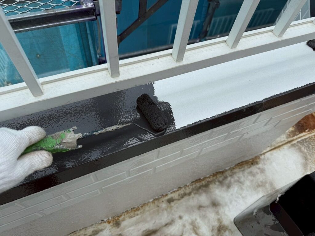 ベランダ笠木中塗り