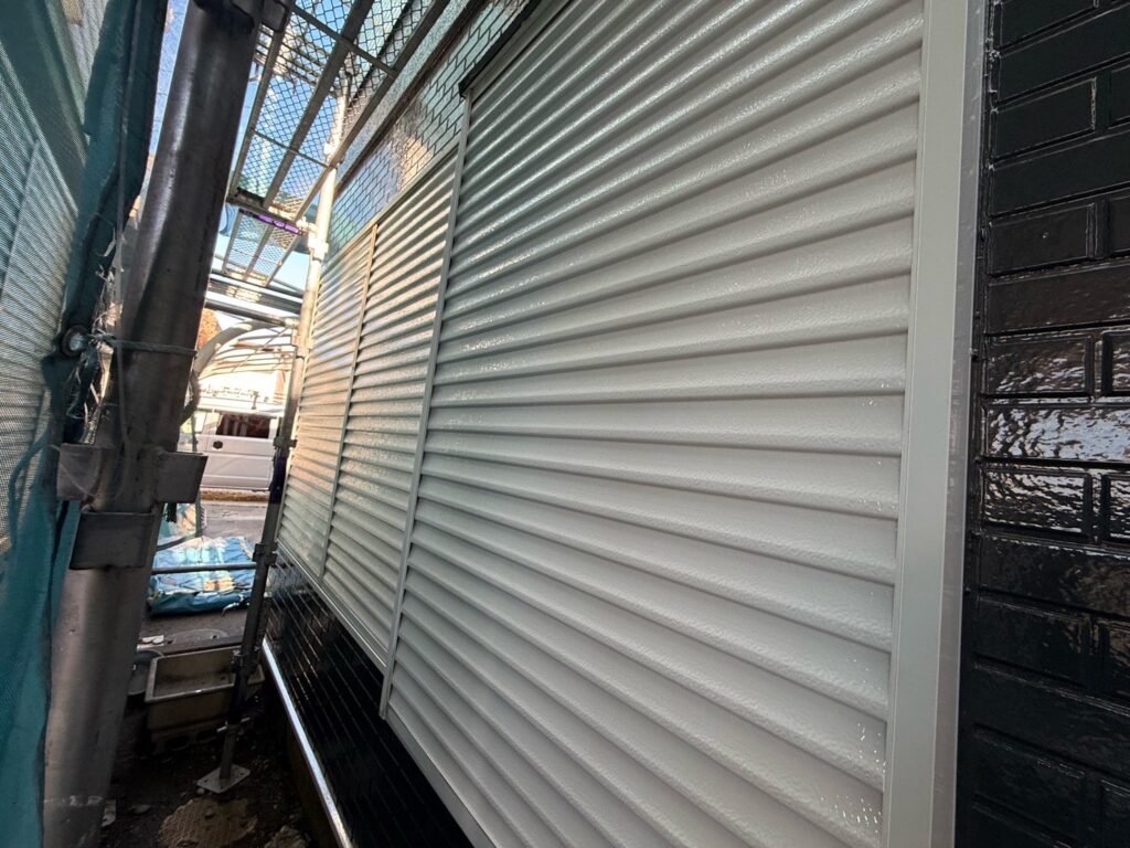 雨戸上塗り<br />
※計2回塗り、完了