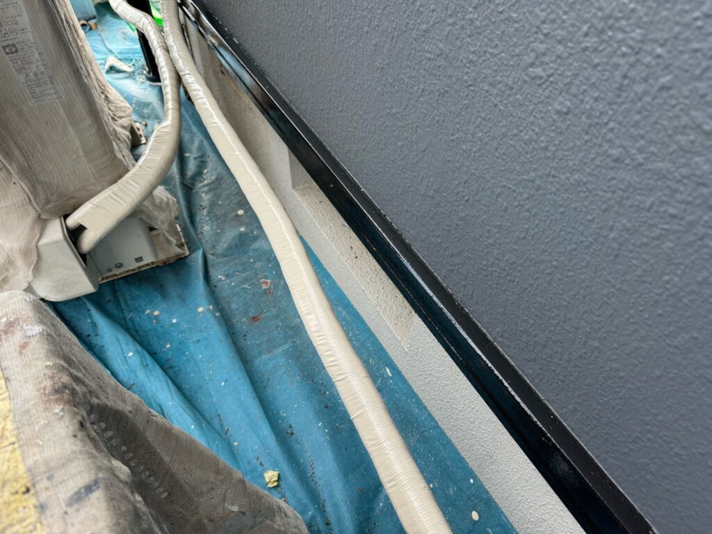 エアコンホース巻き直し<br />
（弊社では、サービスでボロボロのエアコンホース巻き直しを行っております。）