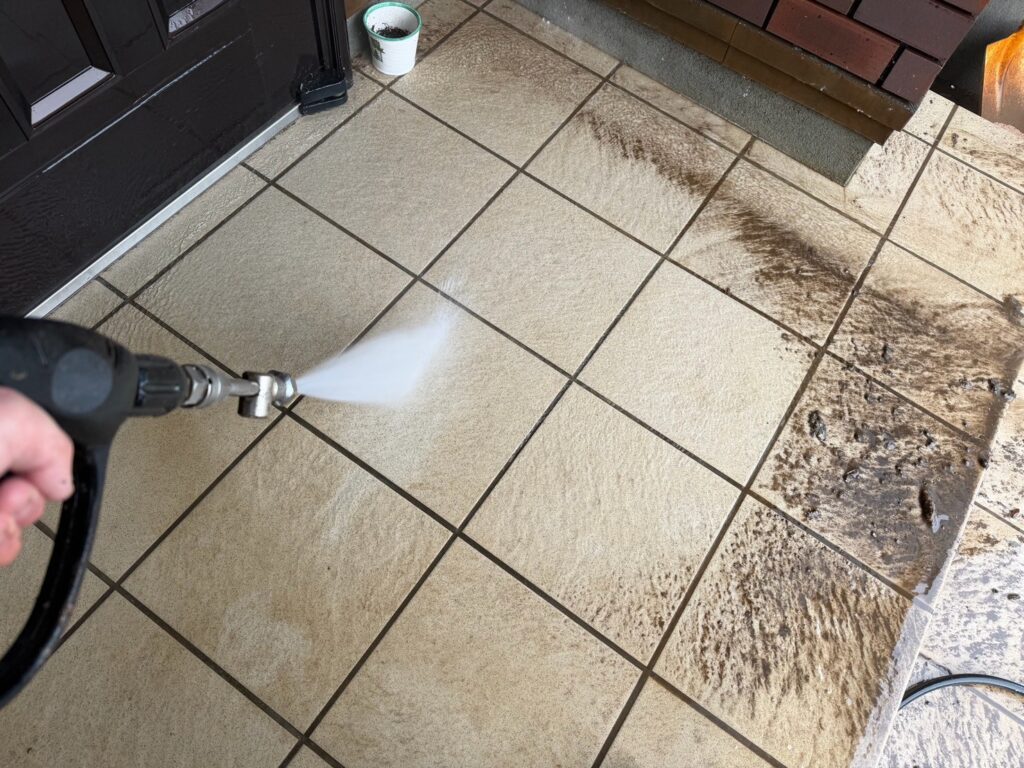 玄関タイル洗浄<br />
