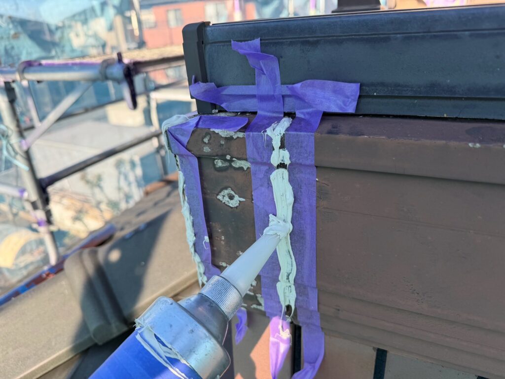 幕板繋ぎ目：コーキング打ち込み<br />
