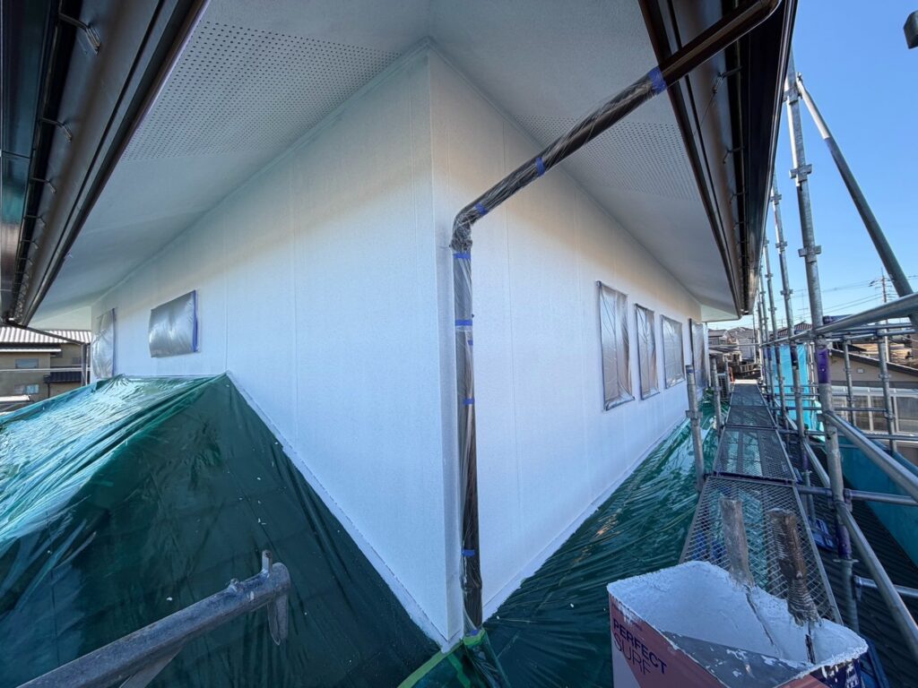 外壁下塗り（白色）<br />
※完了<br />
