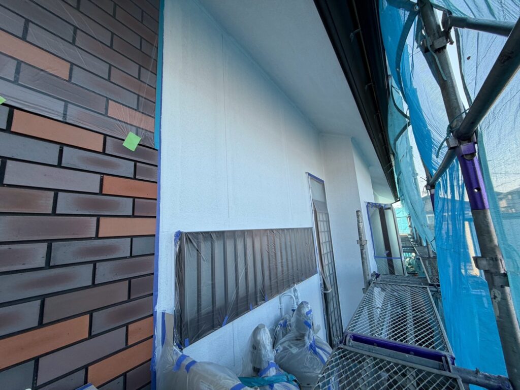 外壁下塗り（白色）<br />
※完了