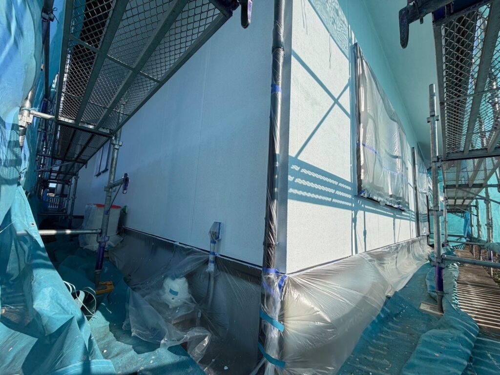 外壁下塗り（白色）<br />
※完了