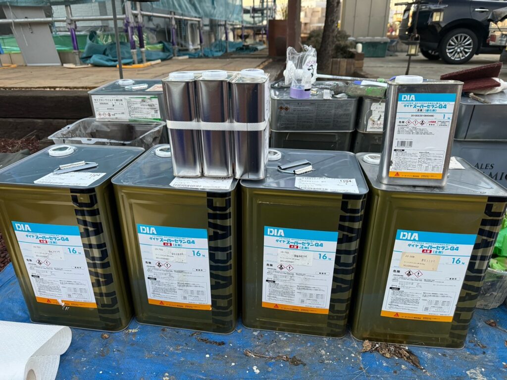 使用材料<br />
→外壁上塗り材料<br />
（超低汚染、水性2液無機塗料）