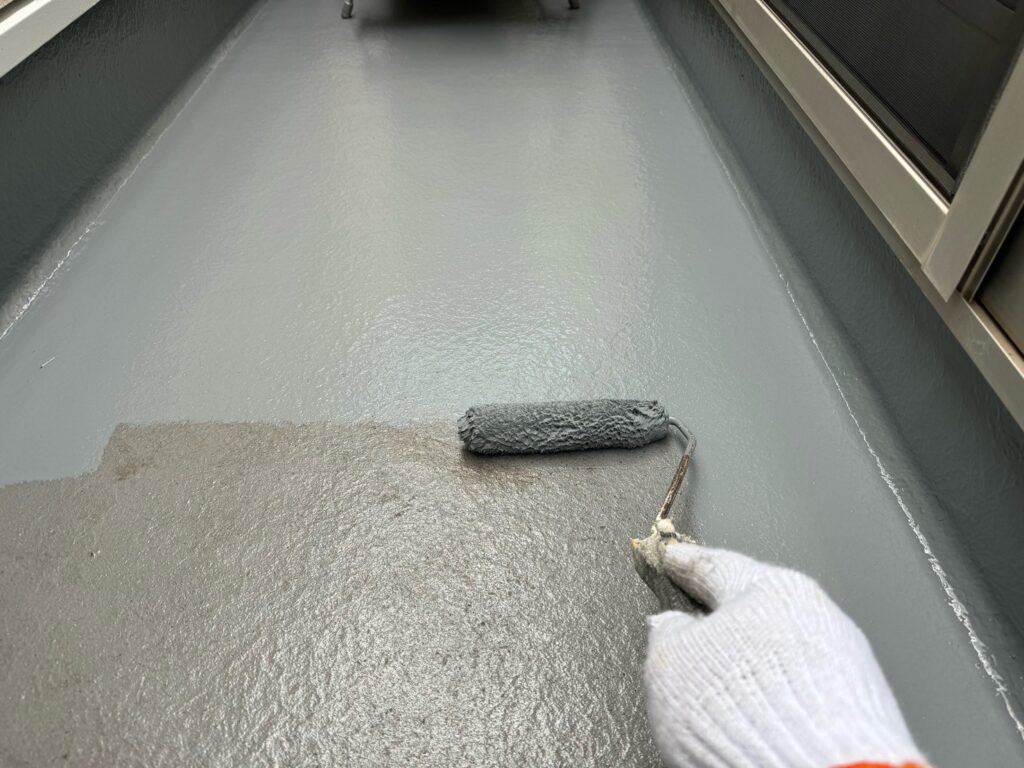 ベランダ（FRP）：トップコート仕上げ