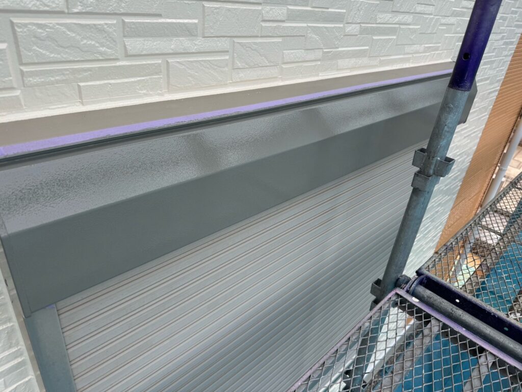 シャッターBOX上塗り<br />
（完了）