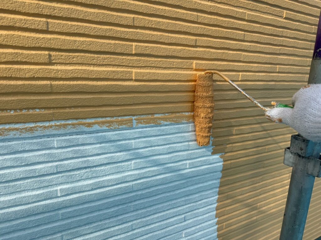 既存茶部：外壁中塗り<br />
（17‐70Ⅼ）