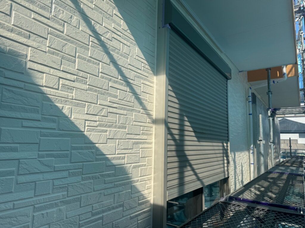 既存白部：外壁上塗り（完了）<br />
（19‐90Ⅽ、オレンジホワイト色）