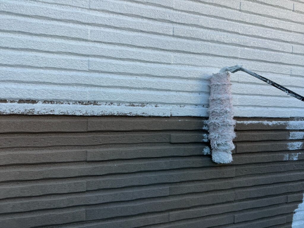 外壁下塗り（白色）<br />
