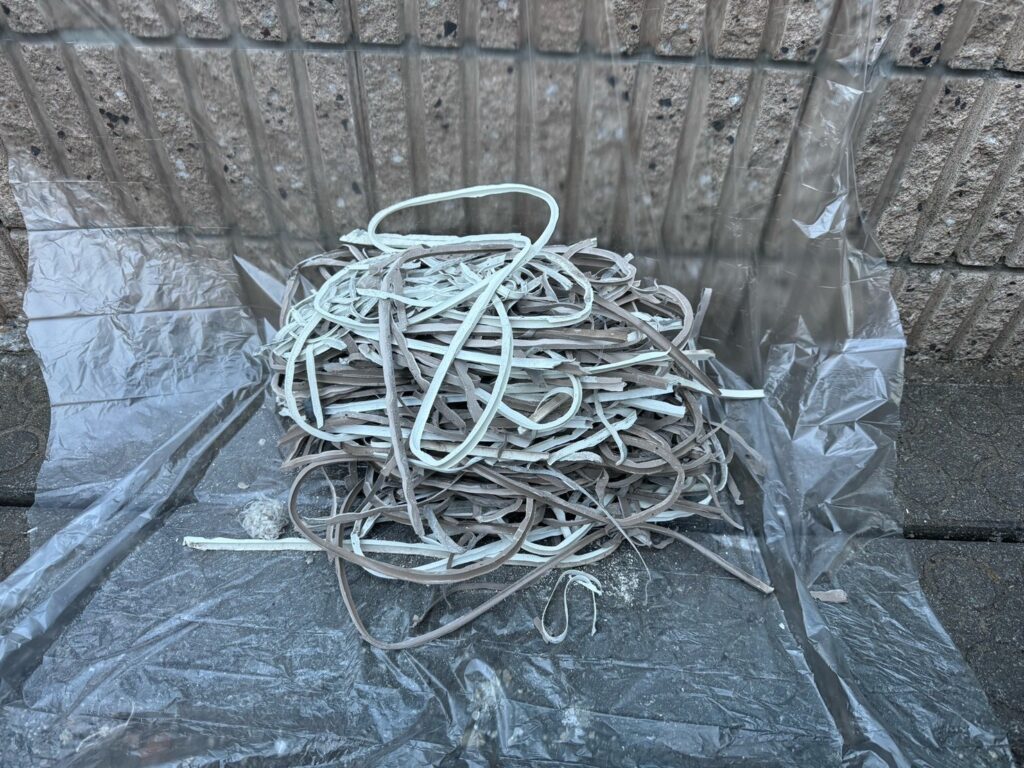 既存のコーキング撤去後<br />
