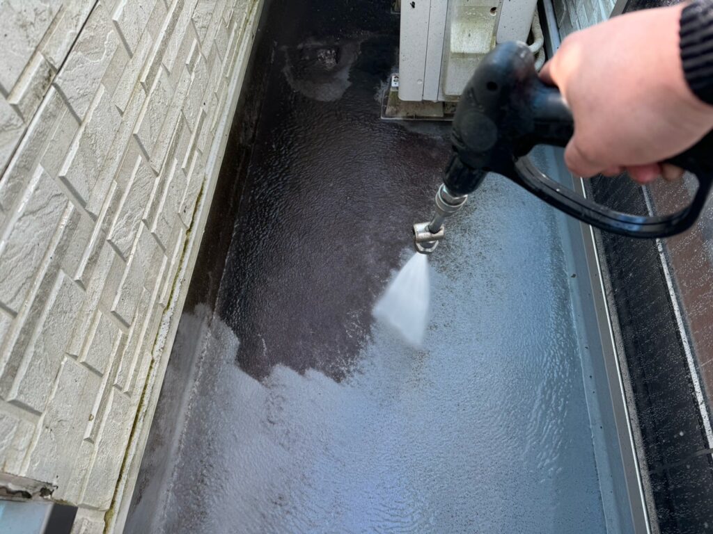 外壁：高圧洗浄<br />
（表面の汚れをしっかりと落としました。）