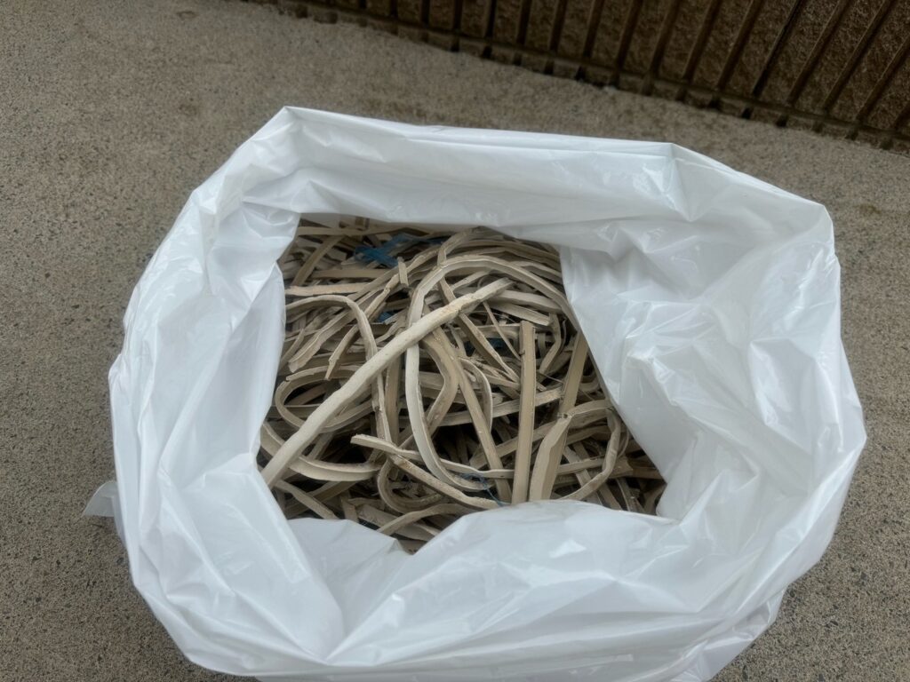 既存のコーキング撤去後<br />
