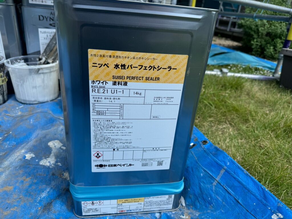 使用材料<br />
→外壁下塗り材料<br />
（水性2液難付着シーラーを使用しました。）